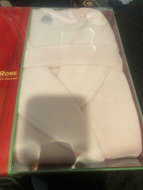 Plush Robe one size fits all 100% Polyester Pink by Mayfair Smart Trend New